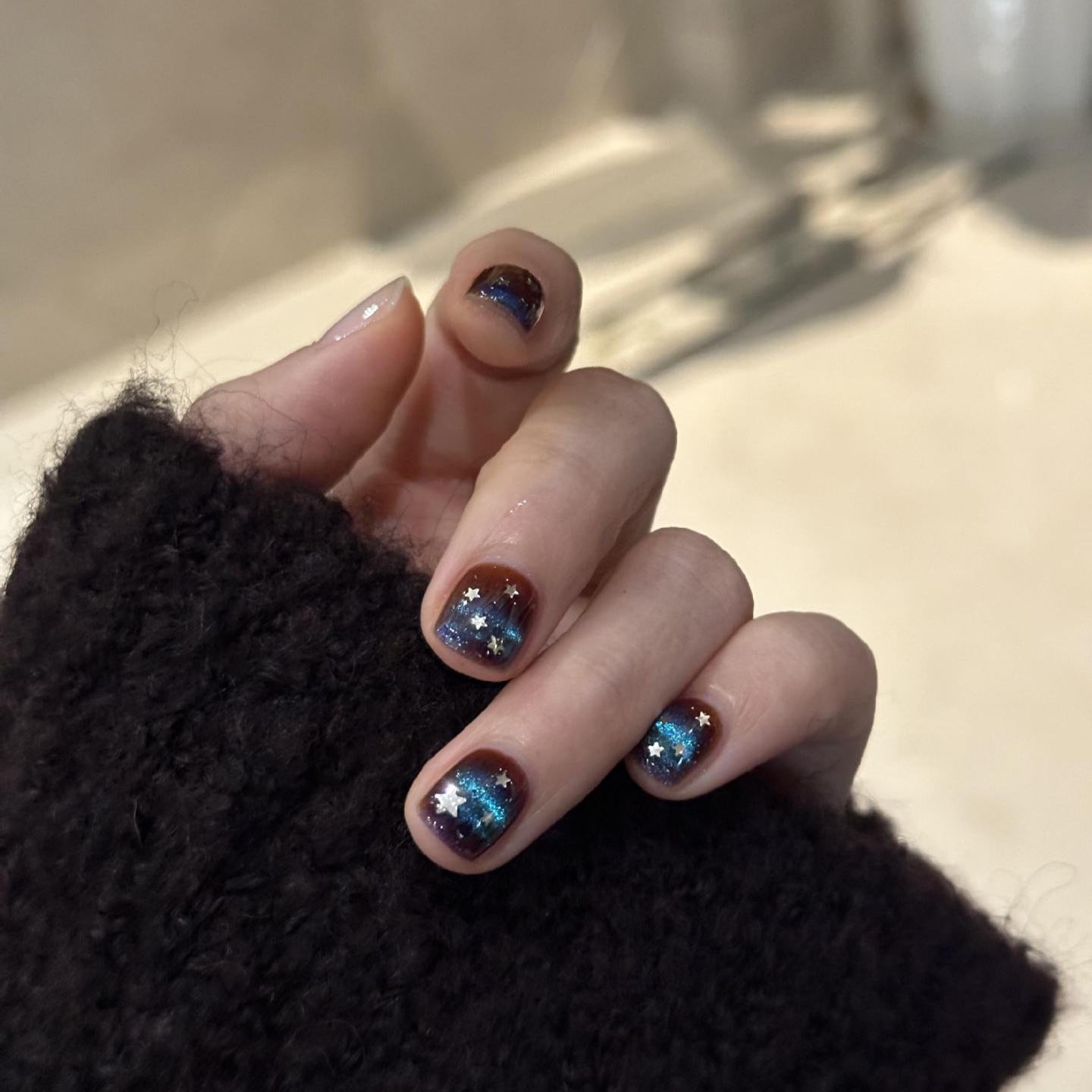 Glamouröse Kunstnägel mit Funkelndem Sternen-Design Brehn