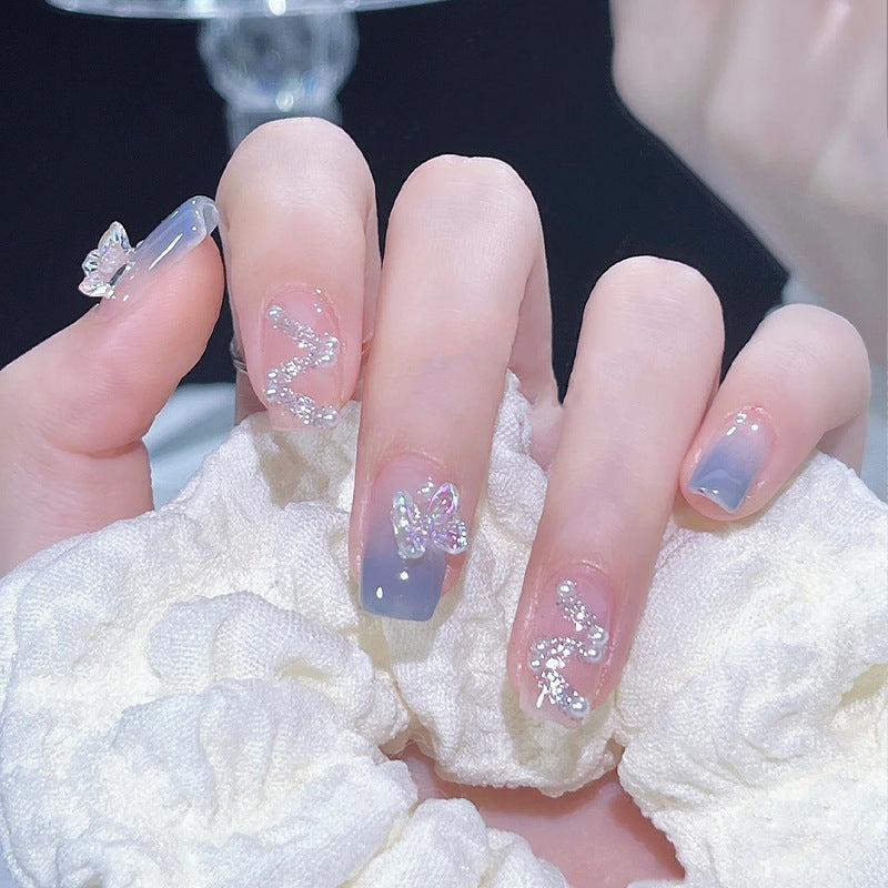 Kunstnagelset mit funkelnden Glitzer-Elementen und ansprechendem Ombre-Design Brehn