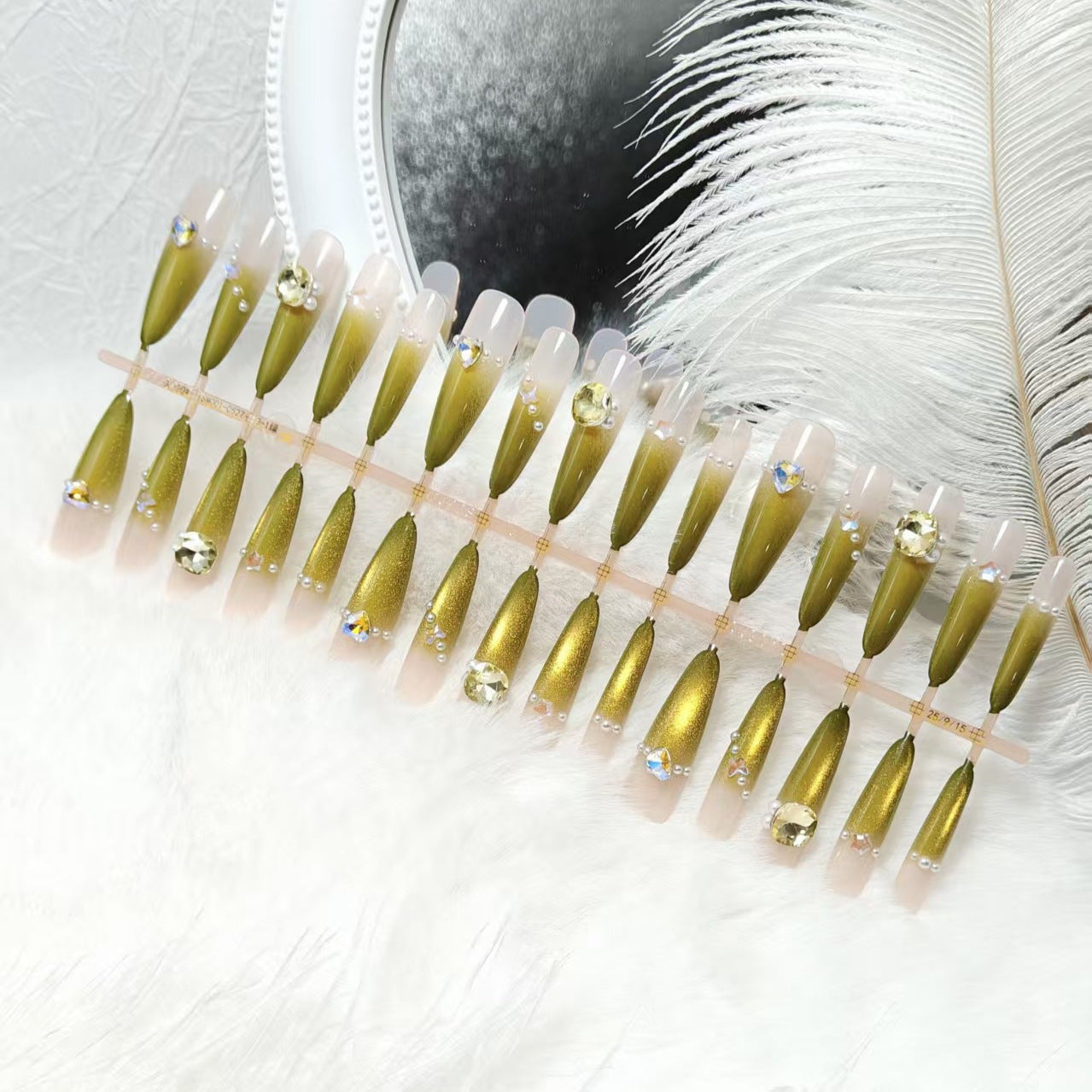 Kunstnägel mit Eleganten Glitzerakzenten Brehn