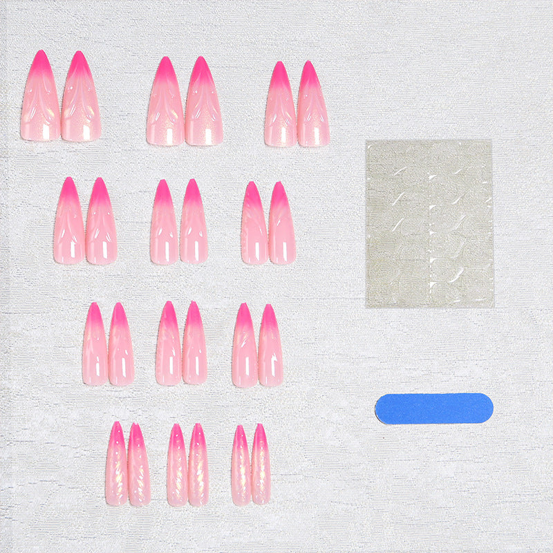 Kunstvolle Nagelspitzen im modernen Design Brehn