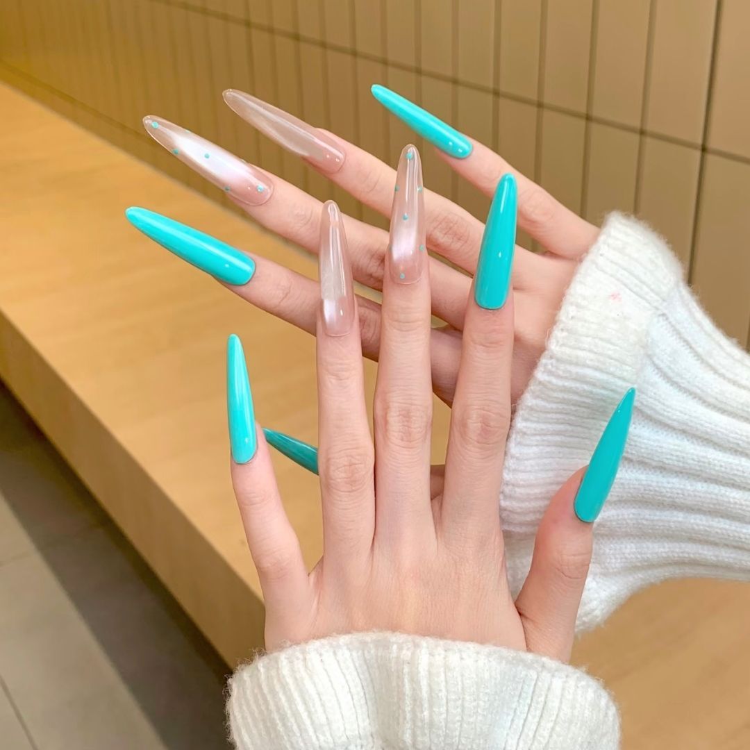 Künstlerische Lange Stiletto-Nagelverzierungen Brehn