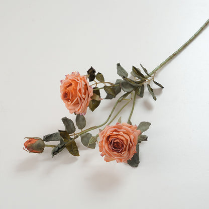 Realistische Blumenstammdekoration