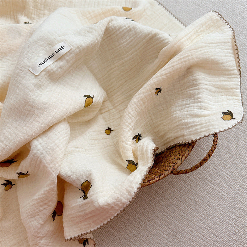 Unisex Musselin-Decke mit zartem Blumendesign und eleganten Rüschen Brehn