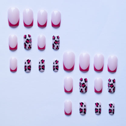 Künstlerischer Leopard und französische Spitzen-Nagelkunst