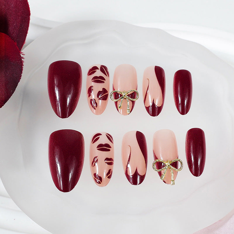 Kunstnagelset mit eleganten Schleifen- und Kussmund-Designs Brehn