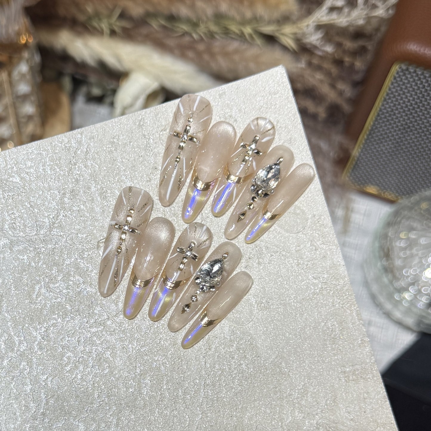 Premium Stiletto Press-On Nagelkunst Set mit Edelsteinakzenten Brehn