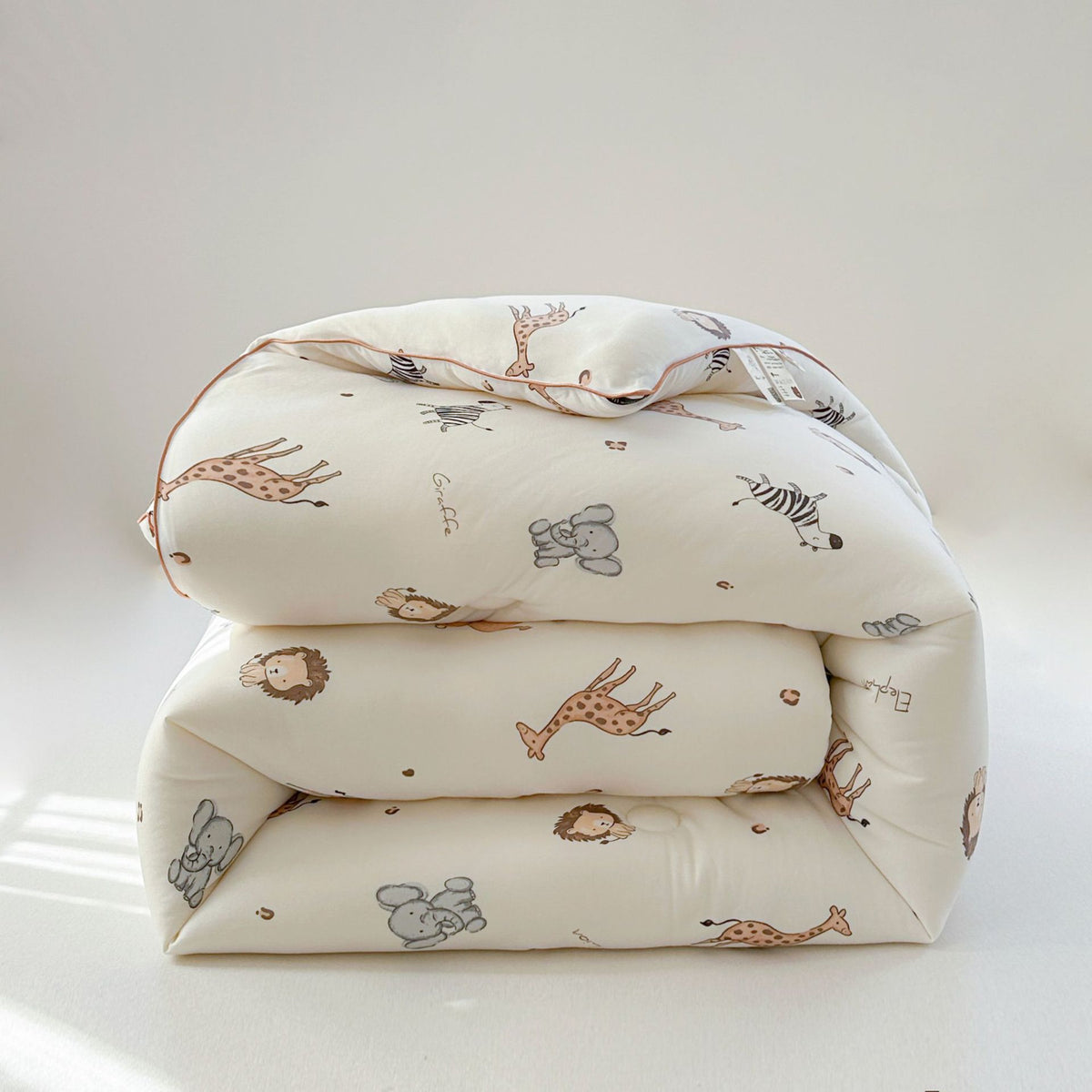 Kinder-Bettwäscheset mit niedlichen Tiermotiven und gesteppter Decke