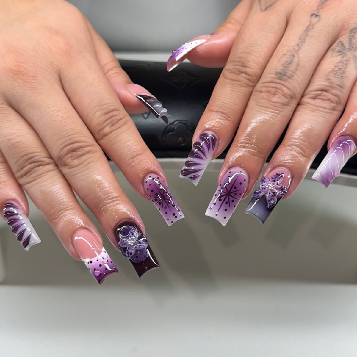 Kunstvolle Nagelverlängerungen mit zeitgenössischem Design und exquisite Details Brehn