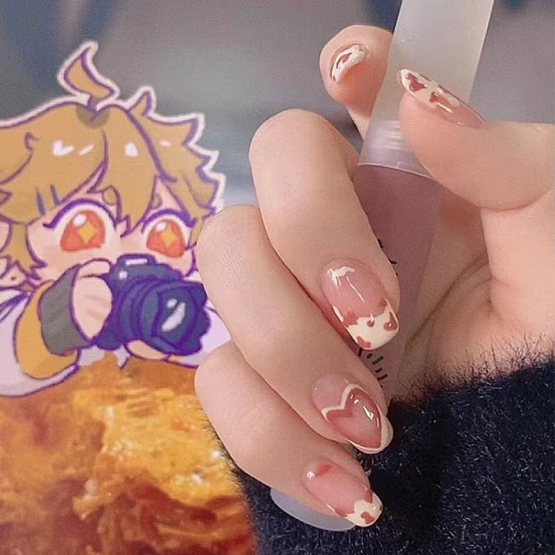 Kunstvolle Nagelkunst mit Herz-Design Brehn