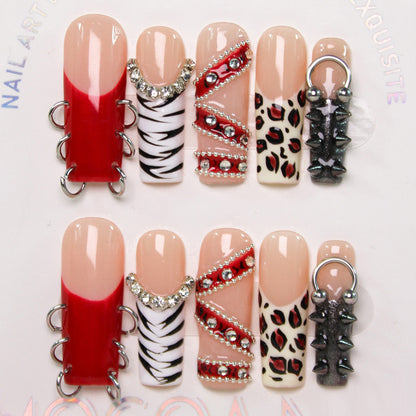 Kunstnagelset mit glamourösen Akzenten und außergewöhnlichen Designs Brehn