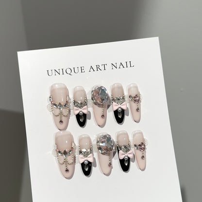 Luxuriöse dekorative Press-On-Nagelkollektion