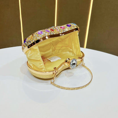 Aufwändige, mit Kristallen verzierte Abend-Clutch