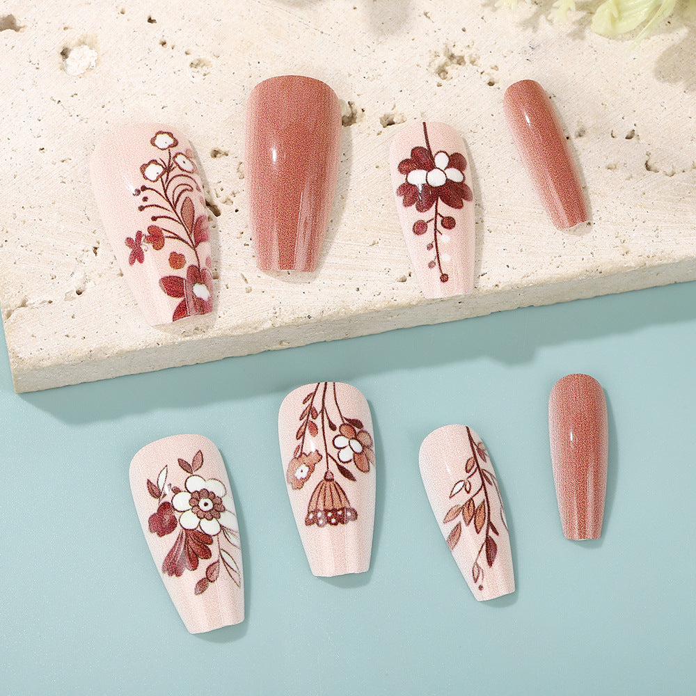 Kunstnägel mit filigranen Blumendesigns Brehn