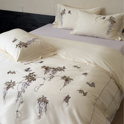 Besticktes Wisteria- und Schmetterlings-Baumwollsatin-Bettbezug-Set mit Paspelrand