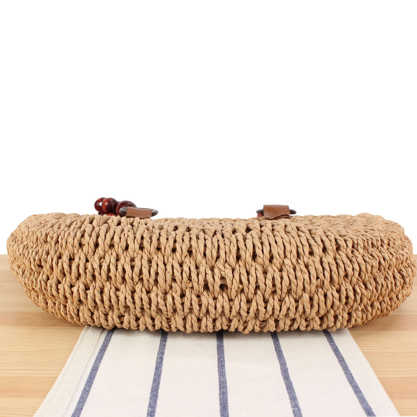 Korbtasche mit Eleganten Holzgriffen und Strukturierter Oberfläche Brehn