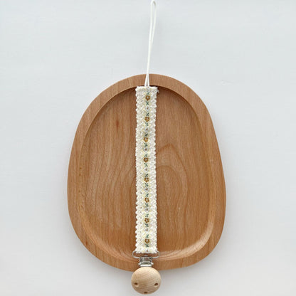 Blumenbestickte Spitzen-Schnuller- und Beißring-Holzklammer