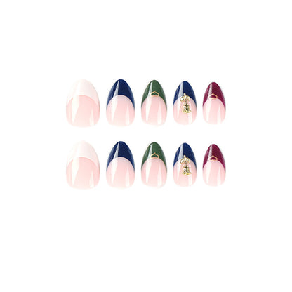 Kunstvolle Nagelspitzen mit Glamourösen Akzenten Brehn