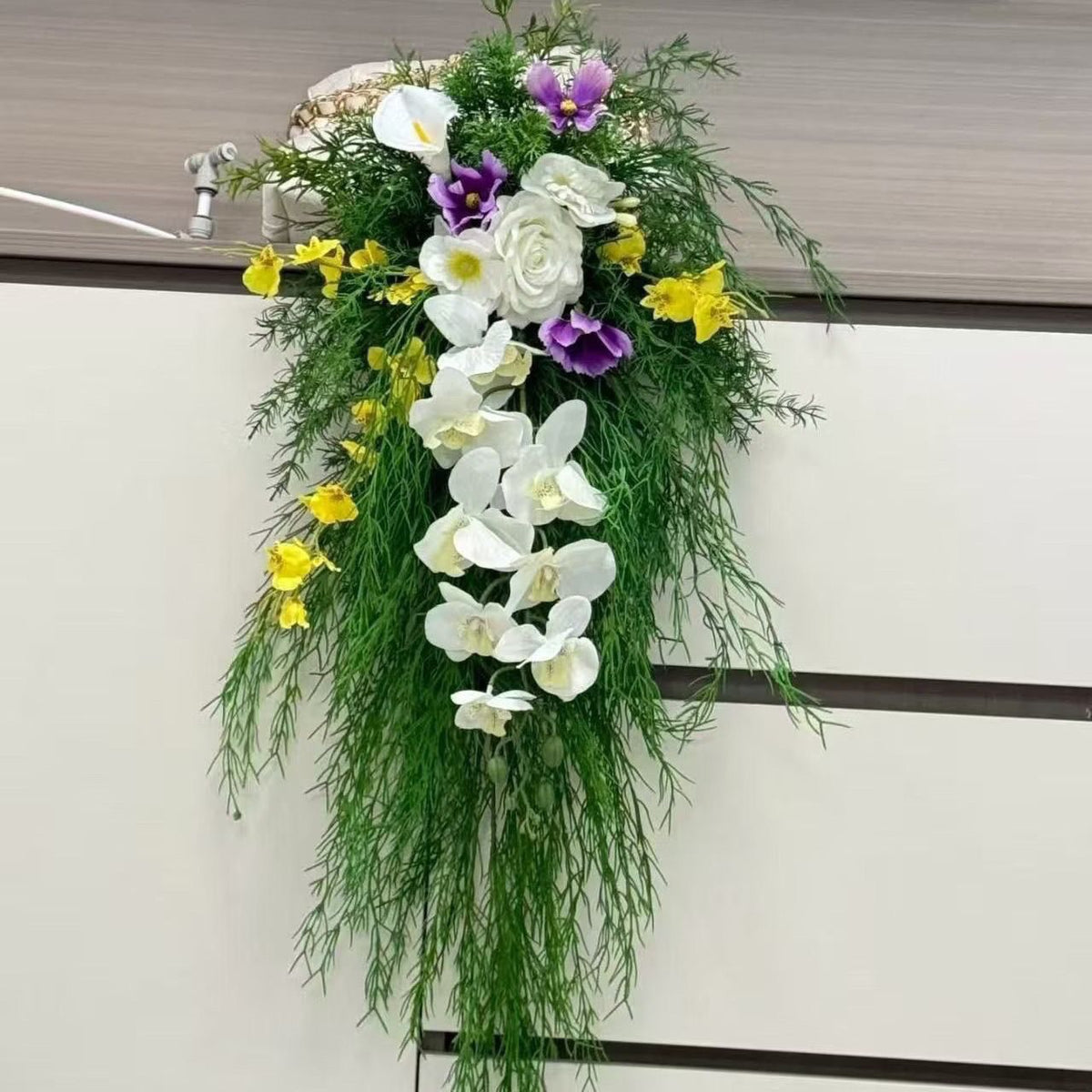 Dekorative hängende Blumenstrauß