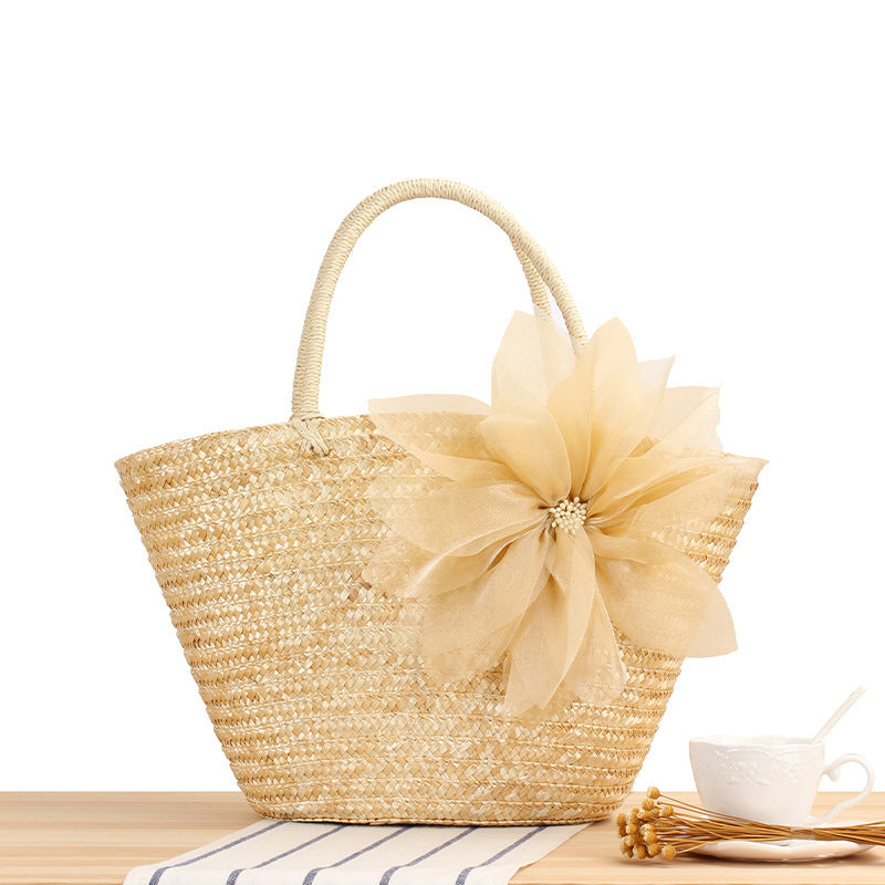 Elegante Strohtasche mit Floralen Akzenten Brehn