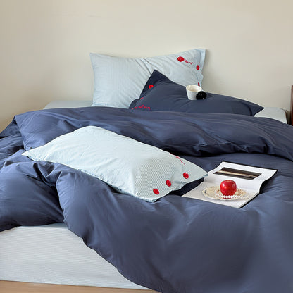Baumwoll-Satin Wende-Bettbezug-Set mit bestickten Knopf-Details und tiefer Taschen-Spannbettlaken