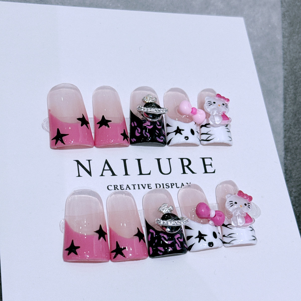Dekoratives Charakter-Themen Press-On Nagelkunst-Set