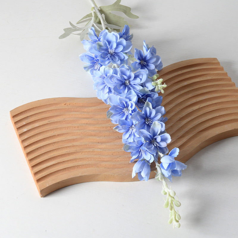 Dekorativer Kunstblumenstrauß