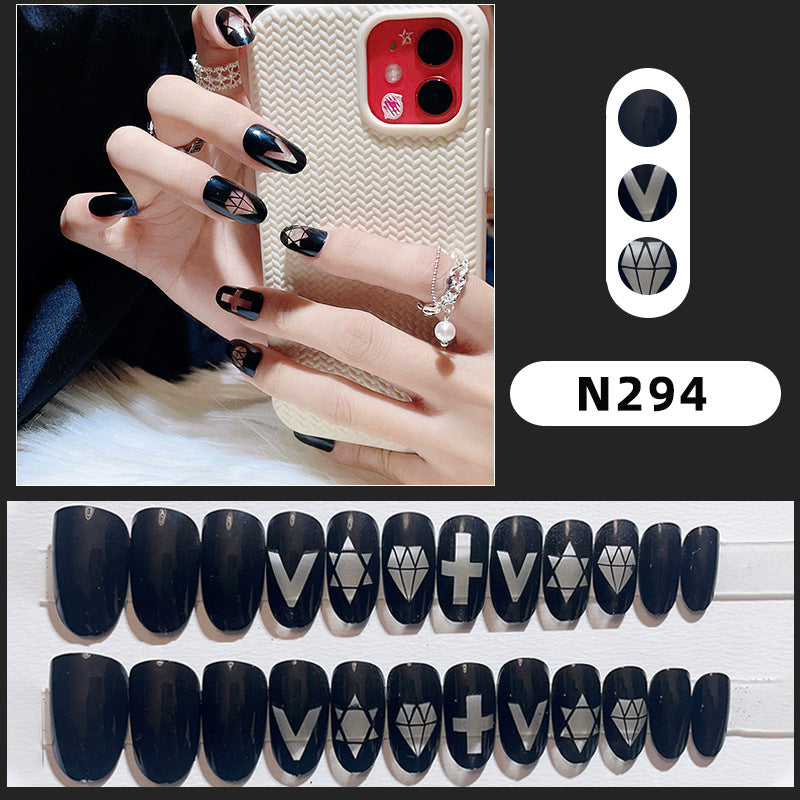 Künstlerisches Press-On-Nagelset mit geometrischen und symbolischen Designs