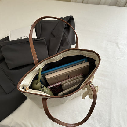 Stylische strukturierte Tragetasche mit dekorativem Charme
