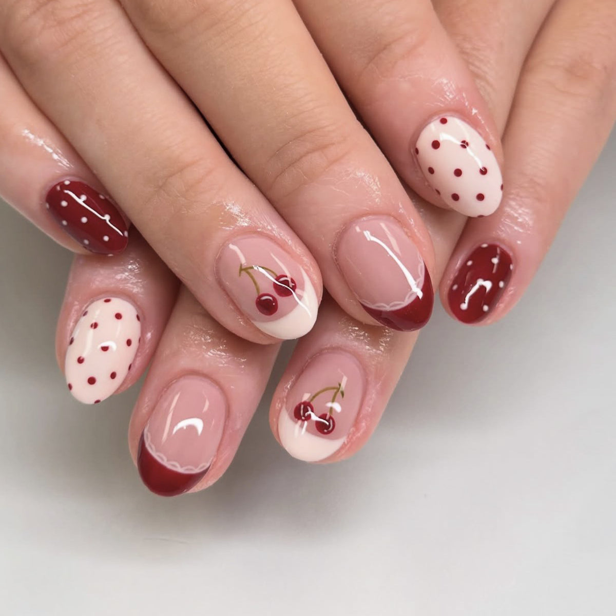 Kunstvolle Nagelkunst mit Kirschen-Design Brehn