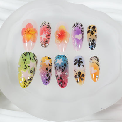 Kunstnagelset mit bunten Blumen- und Leo-Designs Brehn