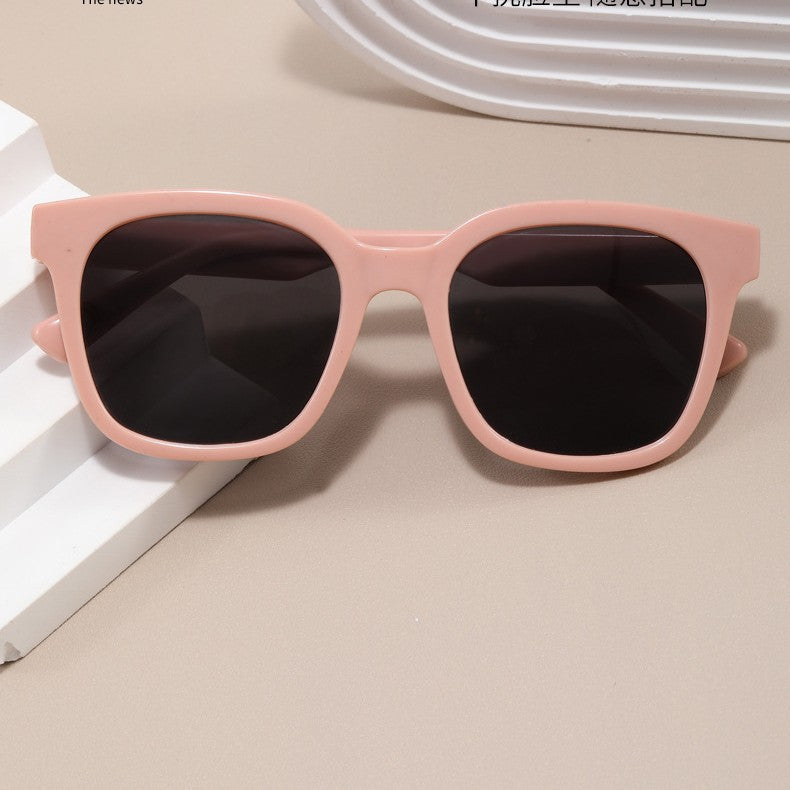 Damen Sonnenbrille mit modernem, eckigem Kunststoffrahmen Brehn
