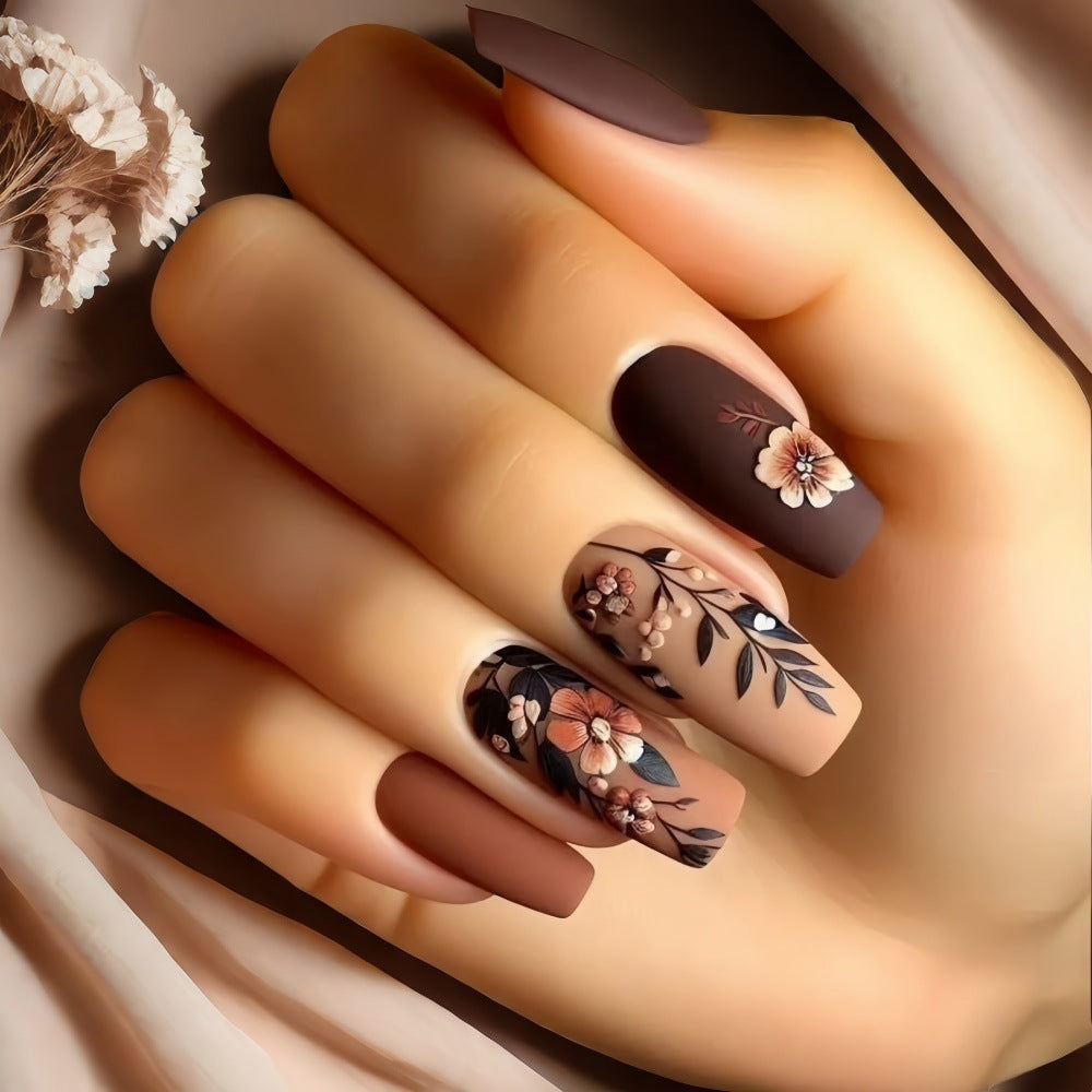 Kunstnagel Set mit elegantem floralen Motiven Brehn