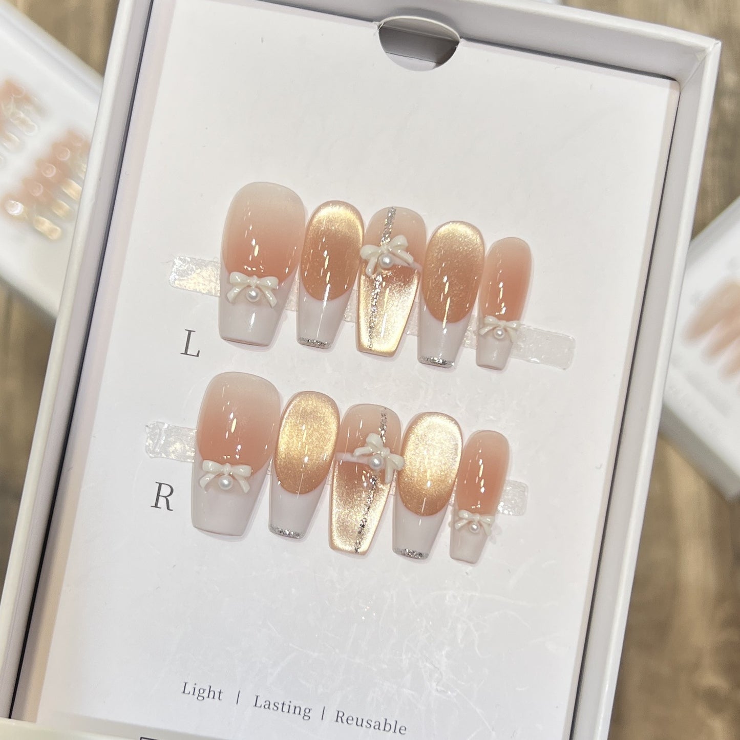Elegantes wiederverwendbares Press-On-Nagelkunst-Set mit Perlen- und Glitzerakzenten Brehn
