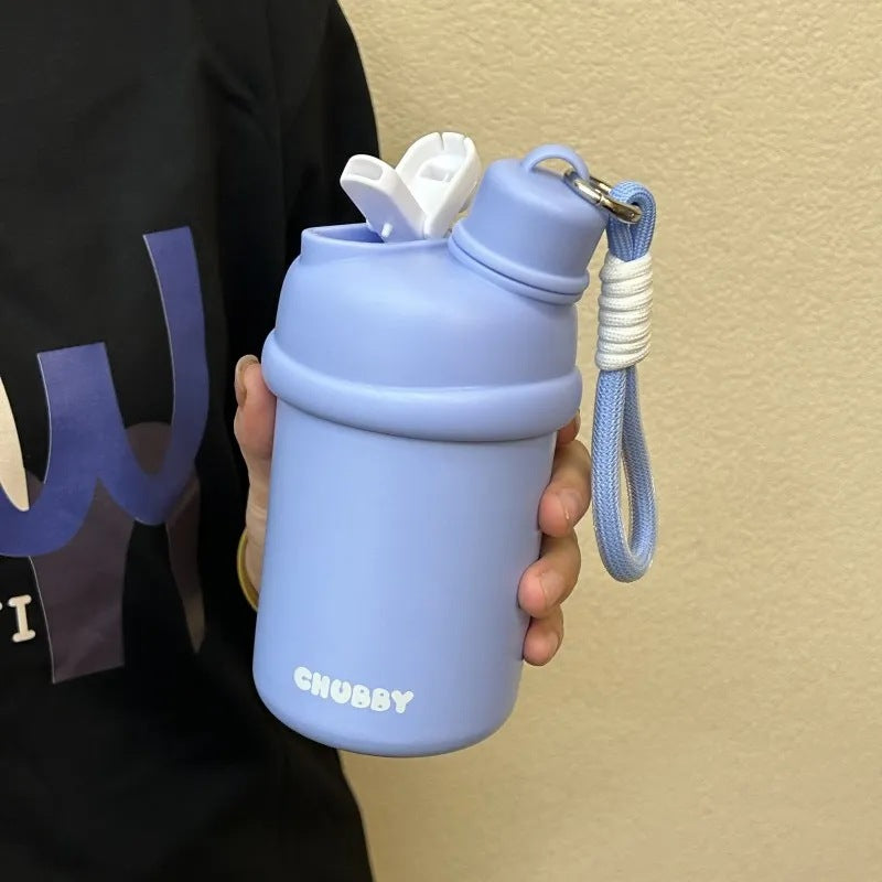 Damen Sportliche Wasserflasche mit praktischem Trageband Brehn