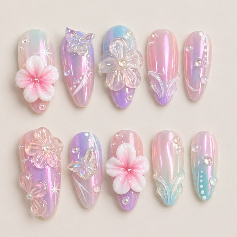 Künstlerisches Press-On-Nagelset mit floralen Akzenten Brehn
