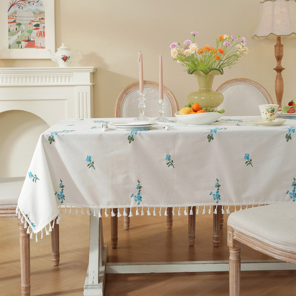 Bestickte Blumen-Tischdecke