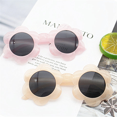 Damen Sonnenbrille im verspielten Blumenmuster Brehn