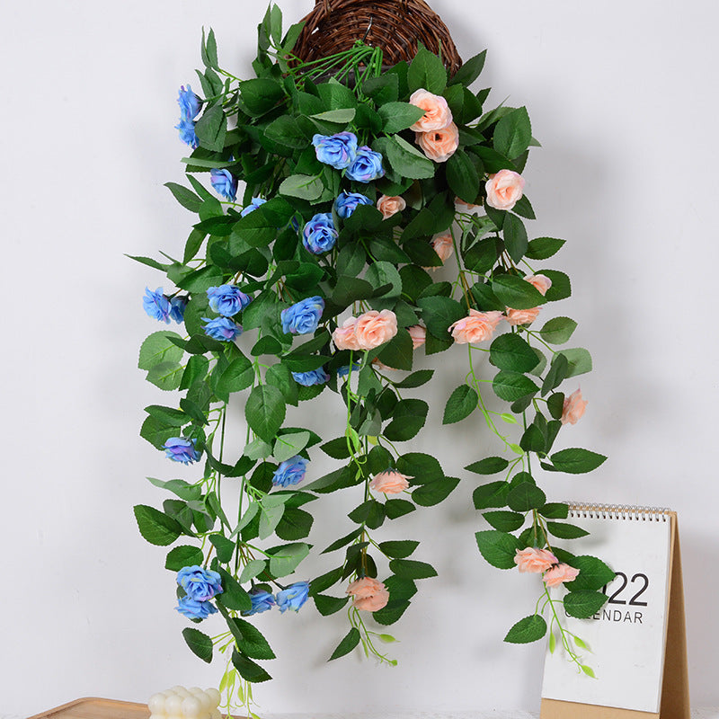 Dekorative hängende Blumenanordnung