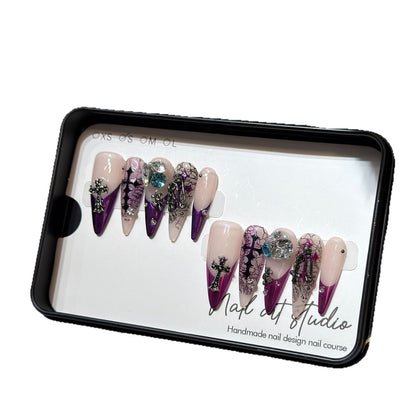 Künstlerisches Stiletto Presse-Nagelset mit einzigartigen Blumen- und Edelsteindetails Brehn