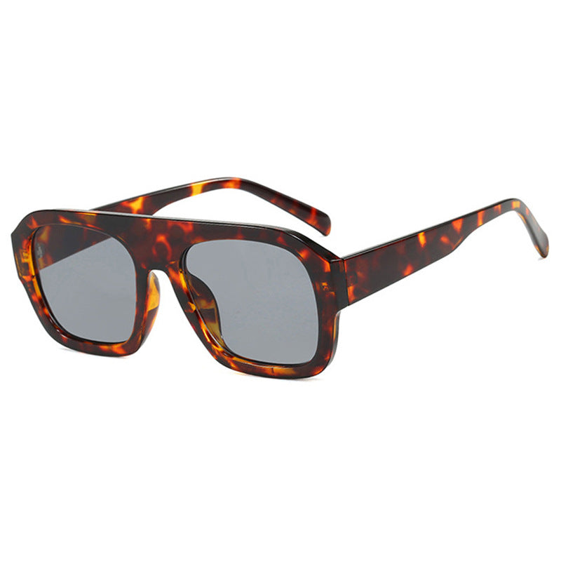 Damen modische Sonnenbrille mit robustem Rahmen und breiten Gläsern Brehn
