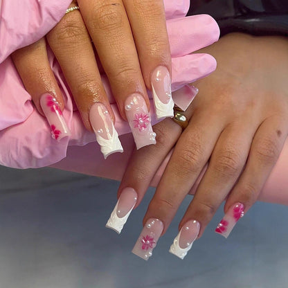 Kunstnagelset mit floralen 3D-Verzierungen und Perl-Akzenten Brehn