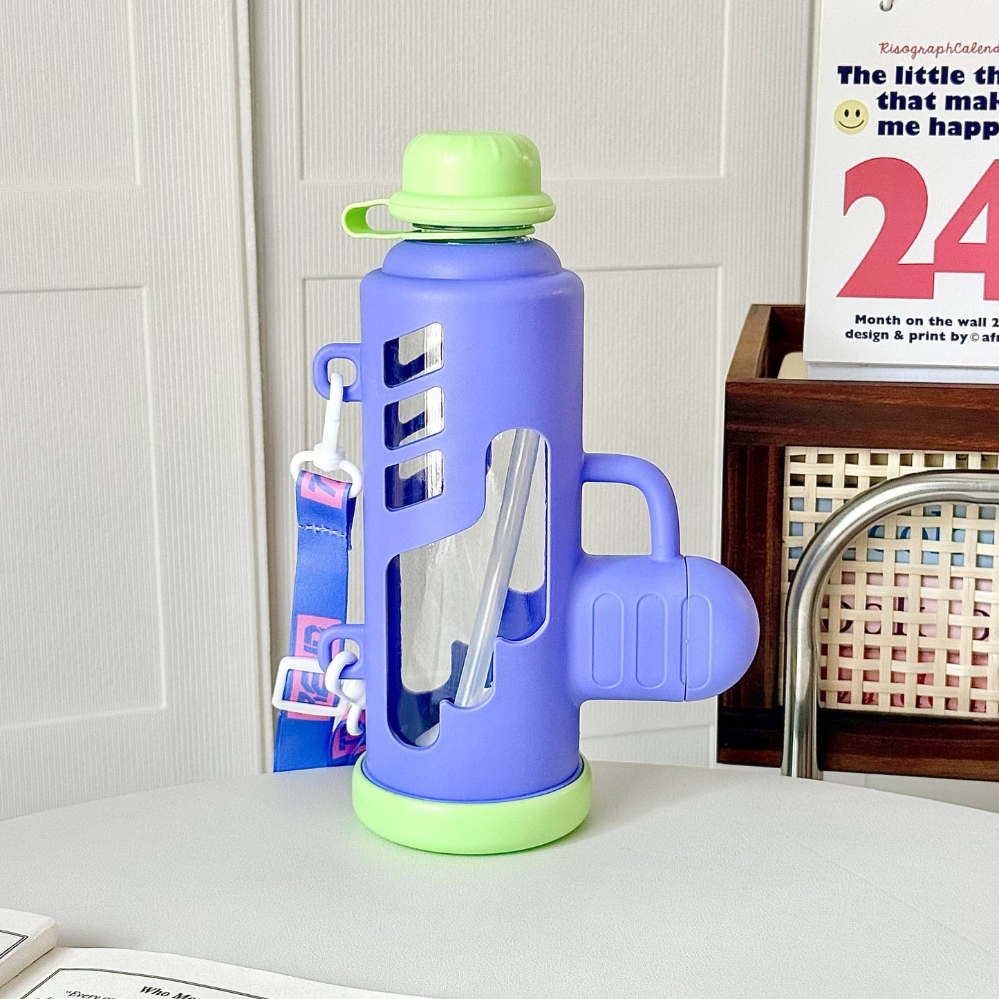 Damen Trendige Wasserflasche mit innovativem Design und praktischem Tragegriff Brehn