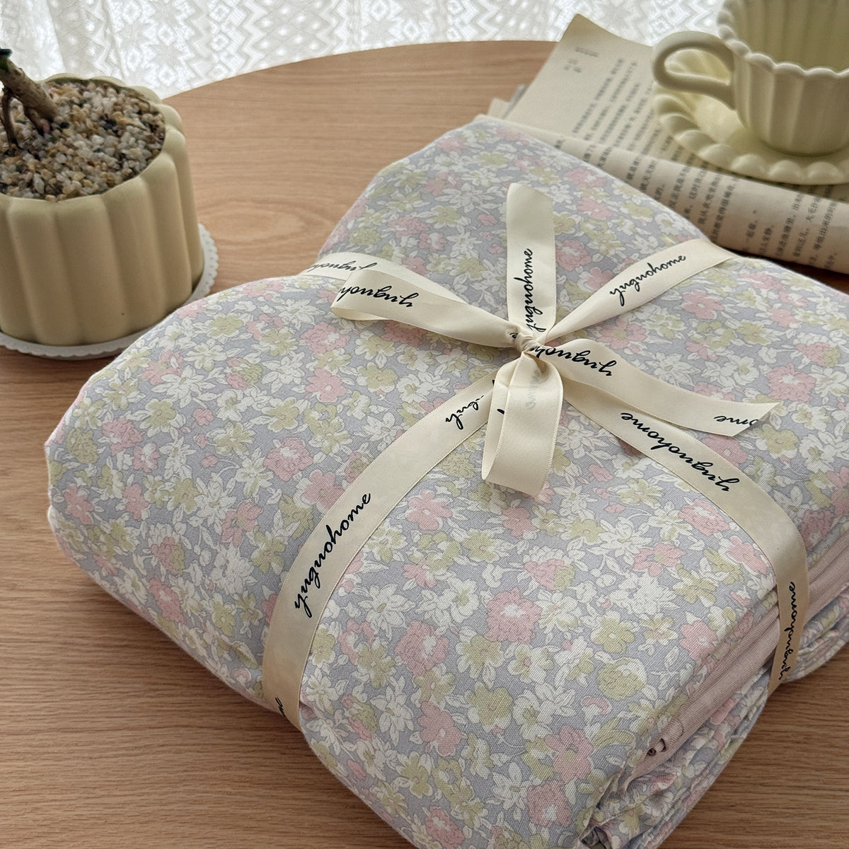 Blumenmuster Baumwolle-Leinen Bettbezug Geschenkset mit wendbarem Finish und tiefen Eckbändern
