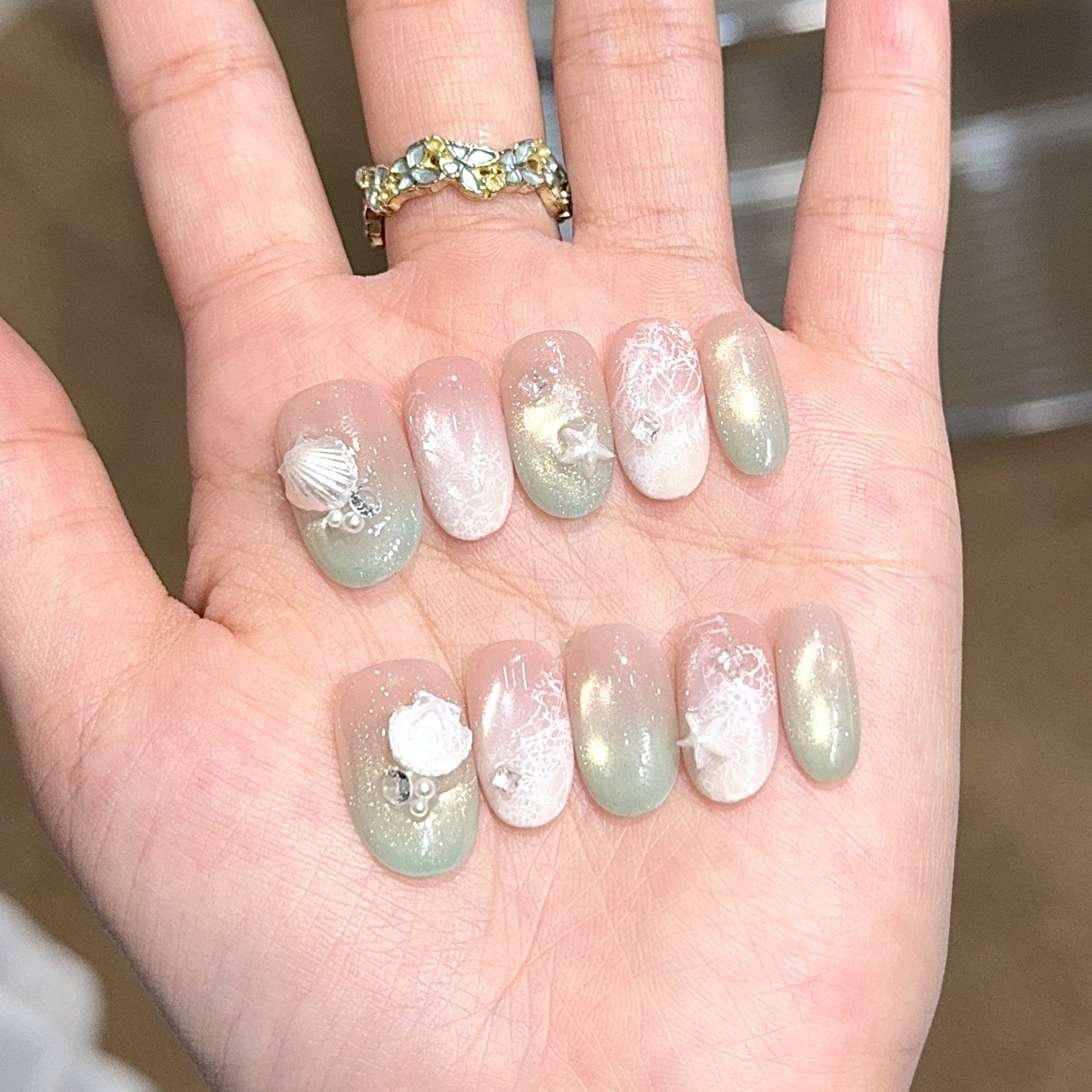 Künstliche Nagelspitzen mit Maritimem Design und Glitzereffekten Brehn