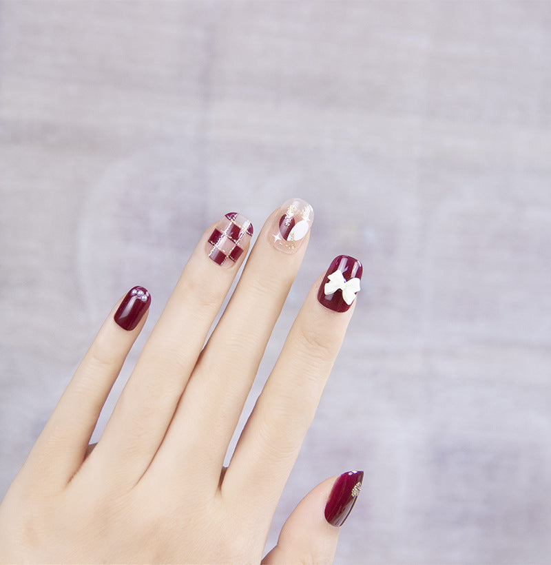 Elegante Nagelkunst mit Glanzfinish Brehn