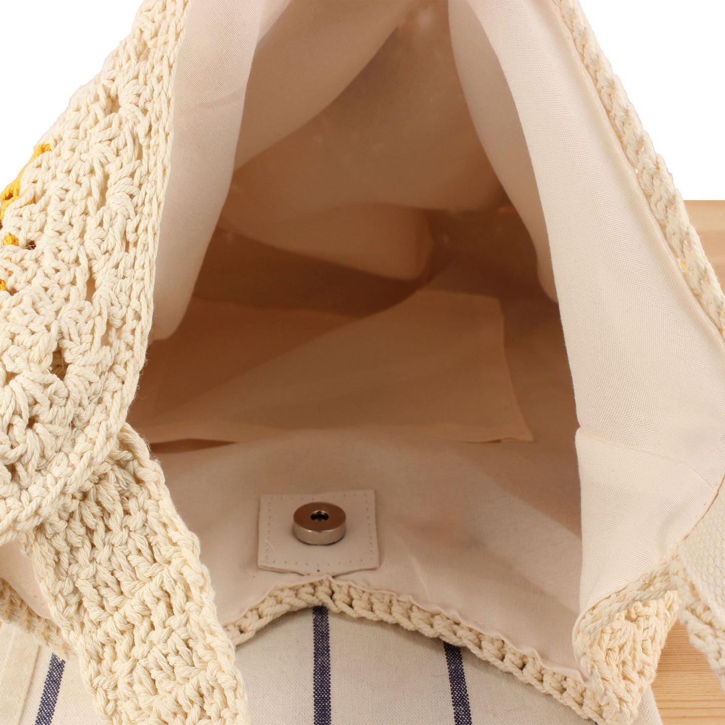 Handgeknüpfte Tragetasche mit Floralen Häkelmotiven Brehn