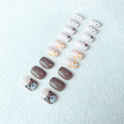 Süßes bärenmotiviertes Nageldesign