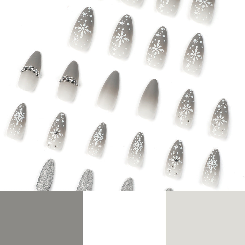 Glamouröse Nagelkunst mit Schneeflocken-Design Brehn