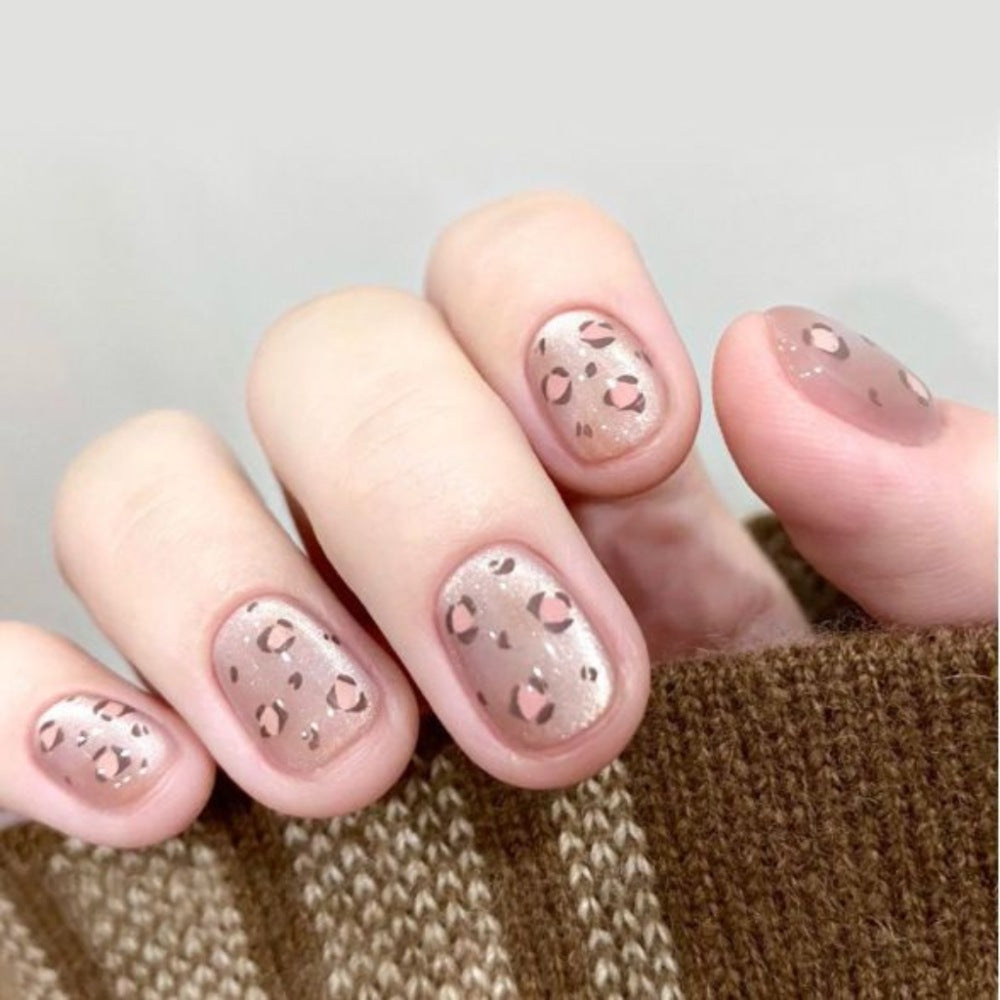 Künstlerisches Press-On-Nagelset mit Leopardenmuster-Design Brehn