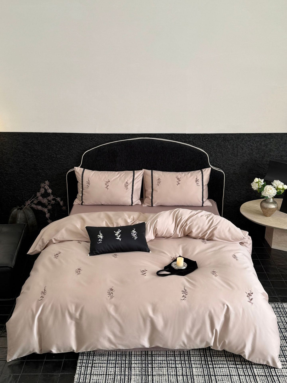 Luxuriöses Satin-Bettwäsche-Set mit feiner Blumenstickerei Brehn